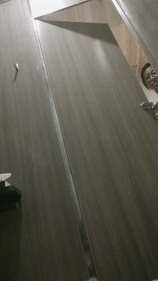 三月新流出大神潜入商场附近❤️女厕后拍各种大屁股美女尿尿镜头放得有点近光线不够