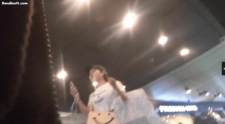 首发【TW抄底三合一】短裙无内少妇露美鲍和齐逼牛仔裙