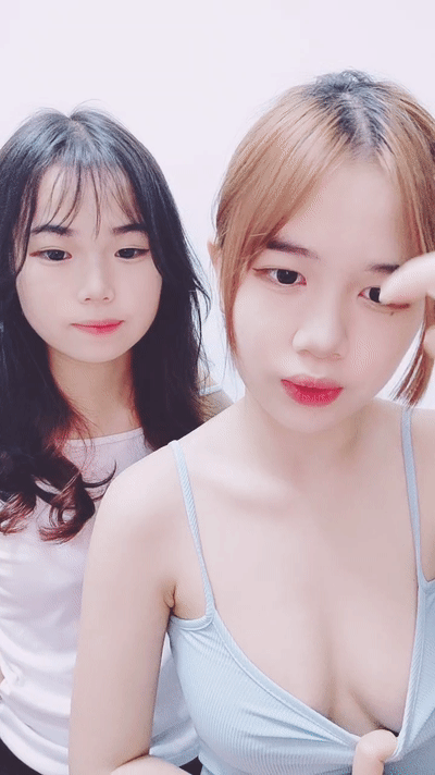 清纯系天花板！尤物美少女颜宝！带闺蜜下海，双女自慰诱惑，美乳粉穴超嫩，假屌抽插呻吟