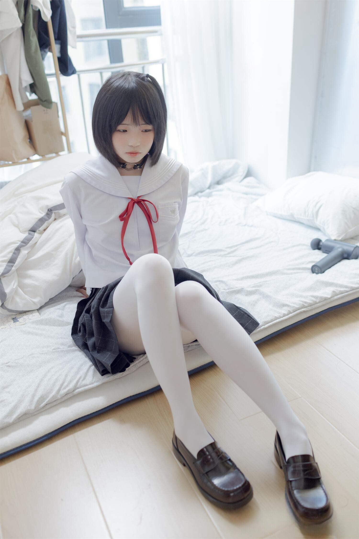 ♈♈♈  2024重磅流出，【3万人民币私定-少女秩序】，极品反差眼镜妹，小萝莉白丝美足让人心动，无毛白虎穴内白浆，超清画质推荐必看！