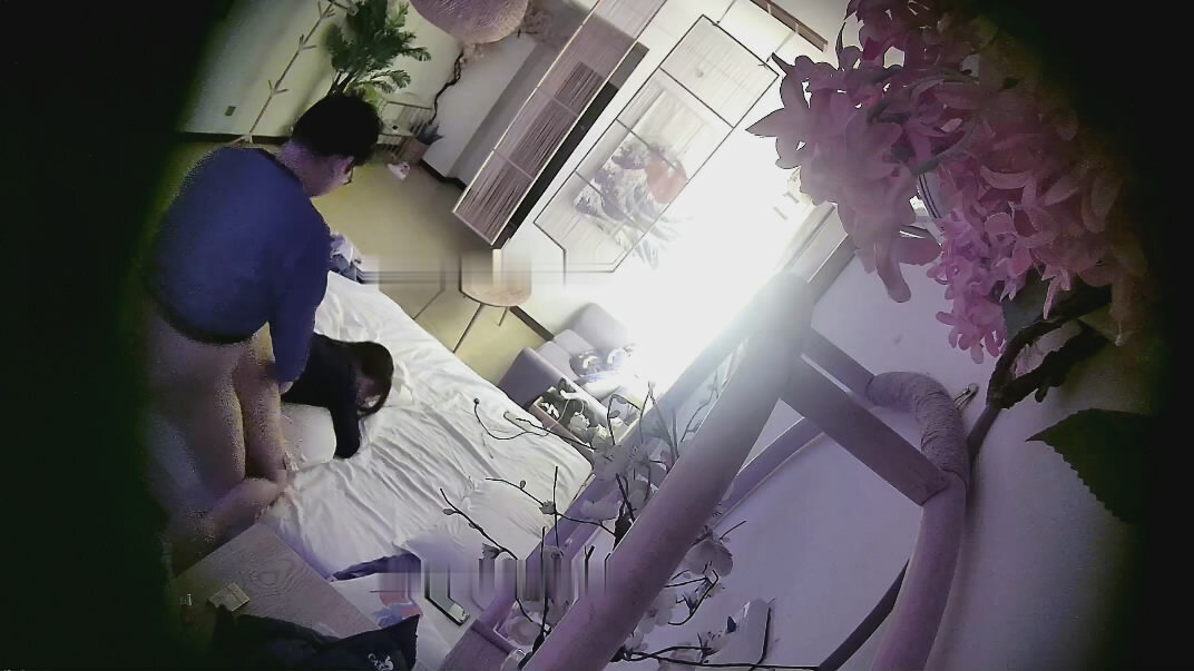 2024-3-11新流出酒店偷拍❤️欲求不满的反差婊骚货和男友69互舔各种姿势草也未能满足