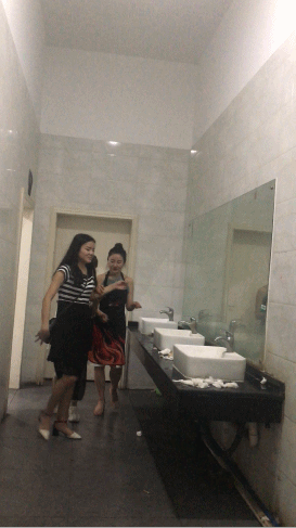 【精品厕拍】2019经典闯入厕拍系列，18位妹子嫩B的特写，都有露脸[超清无水原版]，都有拍的妹子们的脸蛋身材