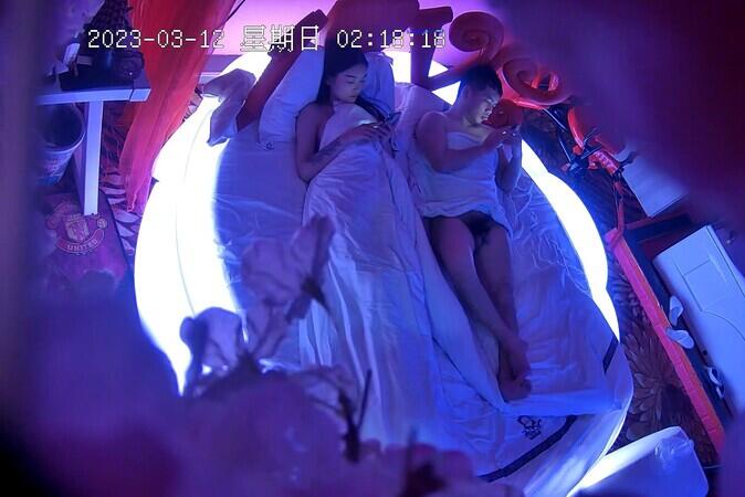 ❣️酒店偷拍❣️20230312㊙️身材极品黑长直与男友用爱交流，红色帷幔，桃花萦绕，气氛也贼棒，没想到是个反差婊。