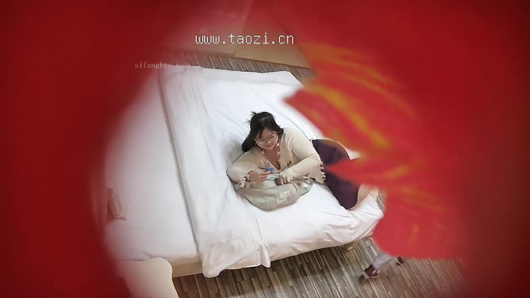 2024-4-7新流出酒店偷拍❤️假期结束前最后疯狂细长屌哥与骚逼学妹的饭后甜点