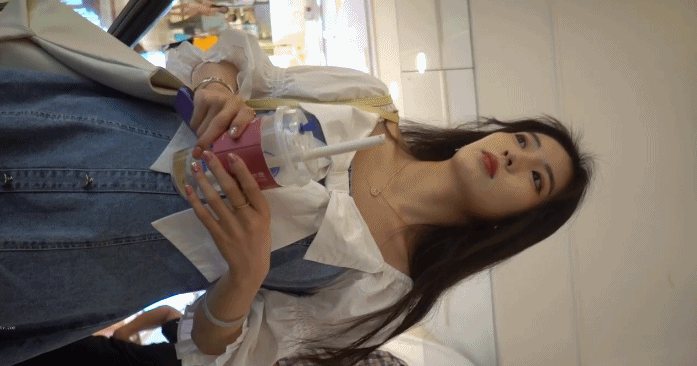 商场一路跟踪抄底小胖哥的极品女友好奇这美女到底穿着什么样的骚内