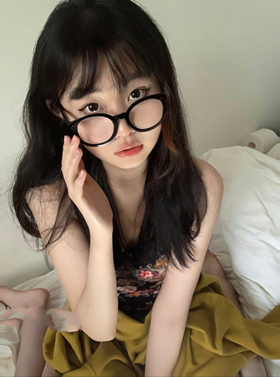 【极品反差婊】超级清纯❤️超高颜值❤️被男友无套插入，逼逼粉嫩，叫声诱人，十分不错！