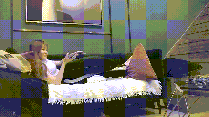 青春美眉吃鸡啪啪 宝贝舒不舒服 小洞洞都是水 在沙发被小哥哥骚逼舔的很舒坦 边操边大黑牛伺候 呻吟不停