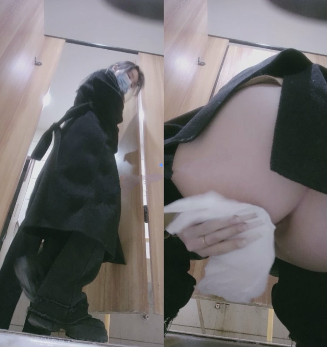 三月最新流出极品收藏❤️商场女厕后拍两个学生闺蜜轮流献逼⭐⭐集齐5个白虎店员召唤白虎