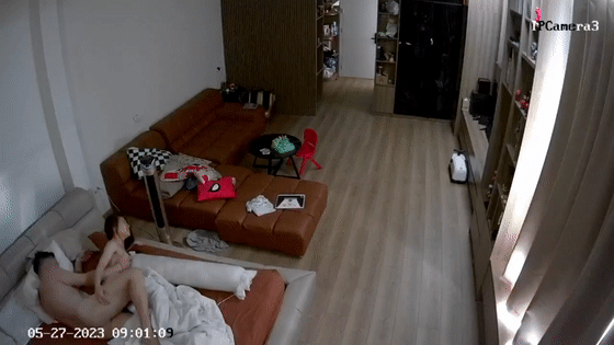 黑客破解家庭网络摄像头偷拍❤️老哥和身材苗条的漂亮媳妇各种姿势晨炮呻吟动人