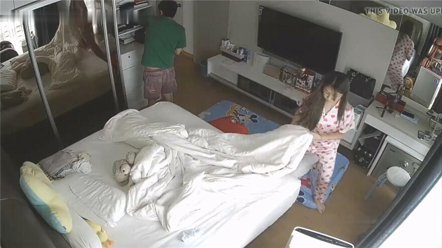 居家摄像头破解年轻夫妻大白天的在家里啪啪啪