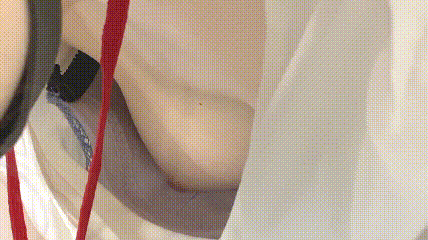 偷窥漂亮美女同事的奶子和裙底 这大奶子很诱惑 蓝内内性感屁屁