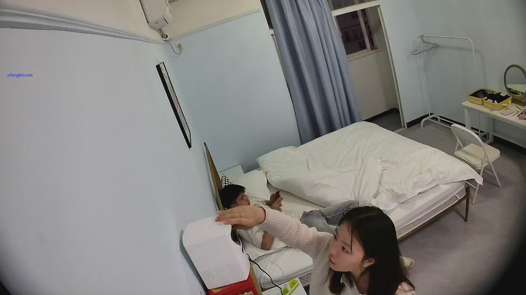 2024-3-12最新流出高校附近酒店高清偷拍❤️稚嫩学妹和男友开房被男友无套外射后背上