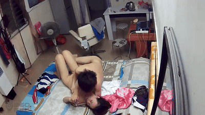 监控破解年轻小伙在家里干白白嫩嫩的美女老婆