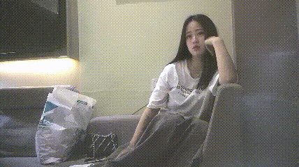 漂亮清纯小姐姐 抹的油 你怕我没水吗 等一下你轻一点 啊啊哥哥不要不要 被大鸡吧操的哥哥叫不停 骚逼超敏感