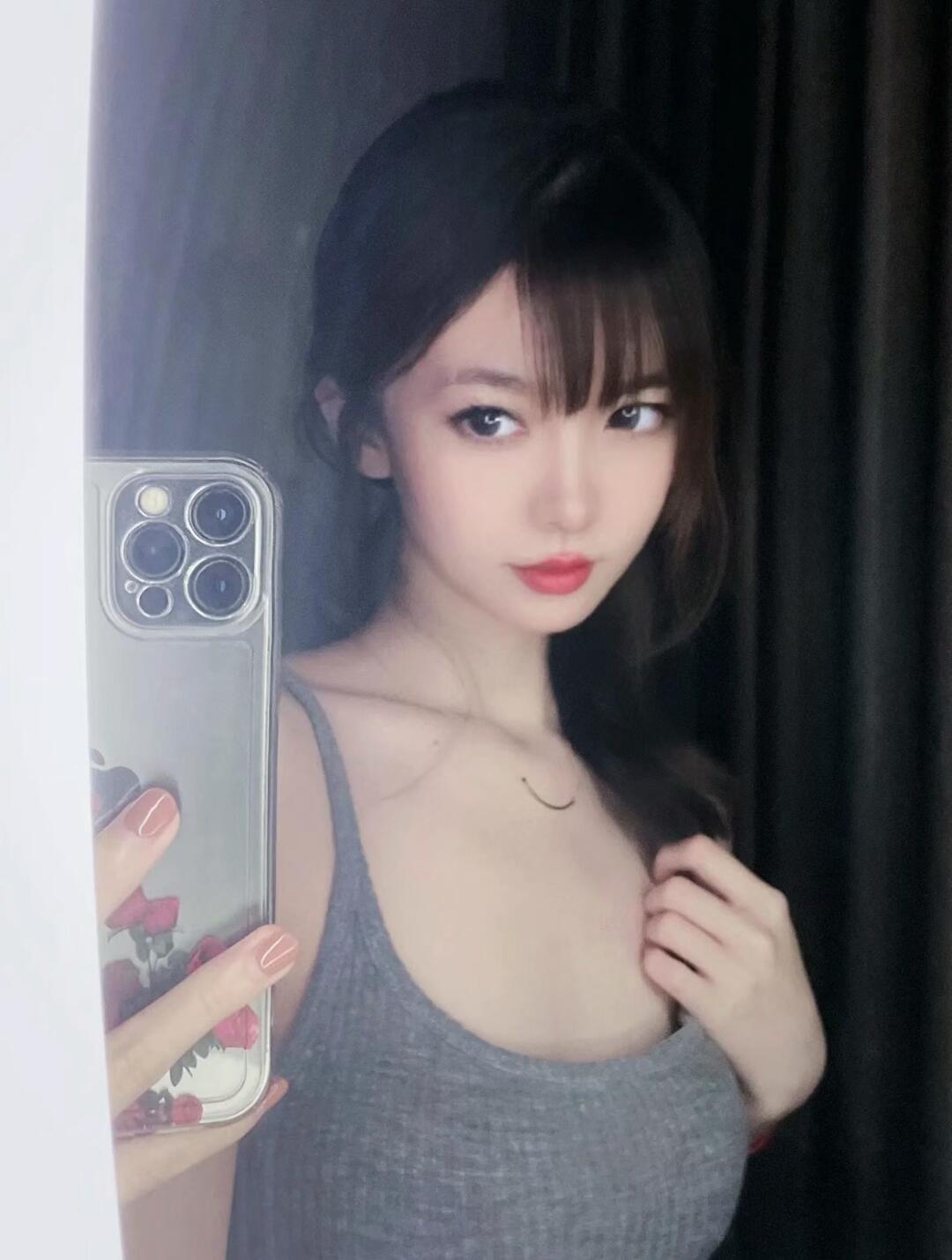 7-28求档作品 ❤️极品萝莉陪玩小姐姐沫沫高价一对一，粉嫩美乳粉逼逼【1.0G】