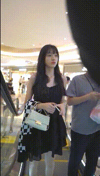 商城跟随偷窥漂亮小姐姐 身材苗条大长腿 小内内很性感