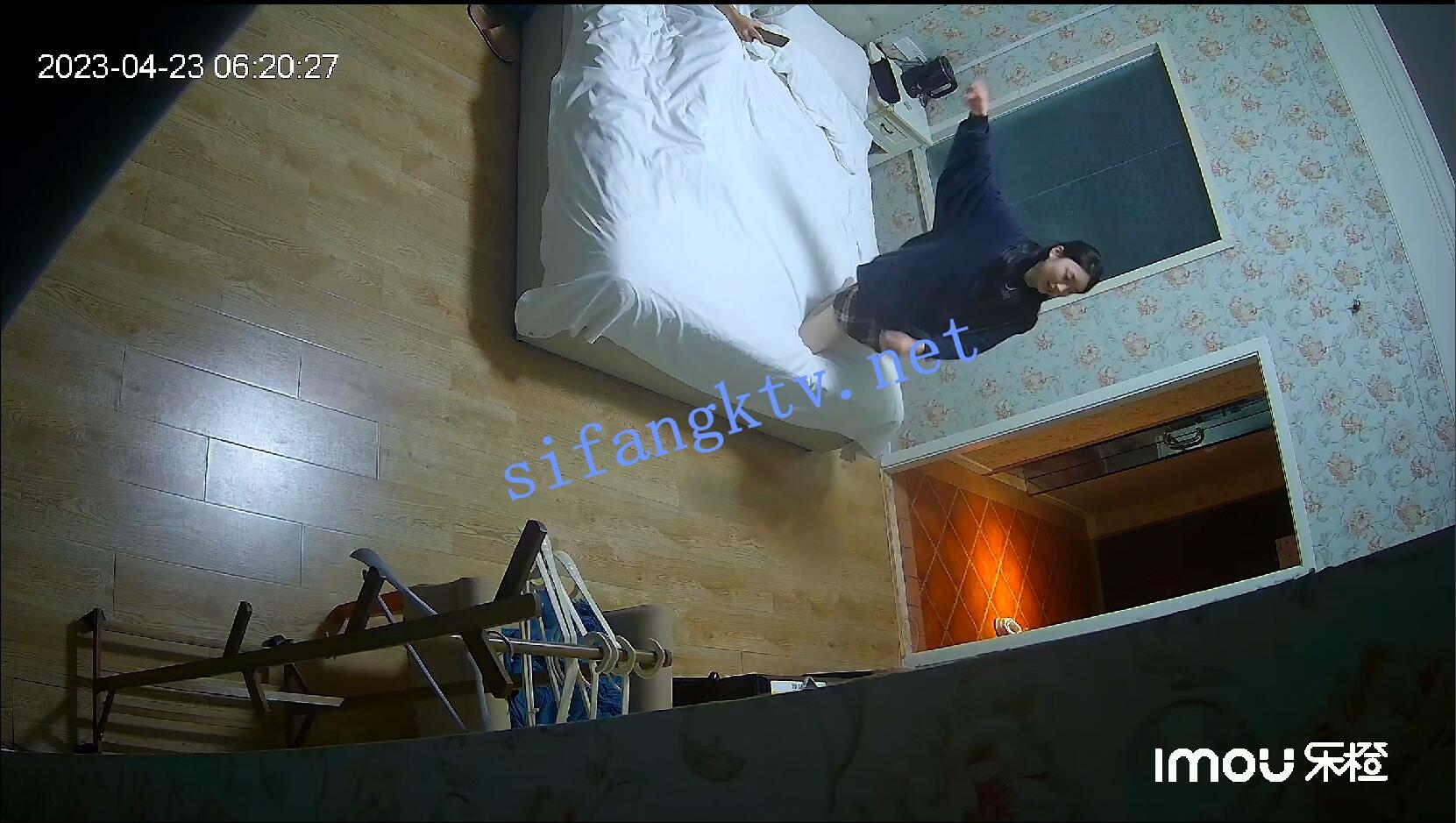 2023-4-23流出乐橙精品❤️有女友的帅气男孩出轨暗恋自己的女同学酒店开房啪啪