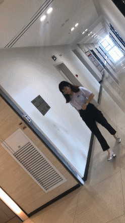 【精品厕拍】2019经典闯入厕拍系列第二期，19位妹子嫩B的特写，都有露脸[超清无水原版]，，好几个颜值都蛮高。值得收藏