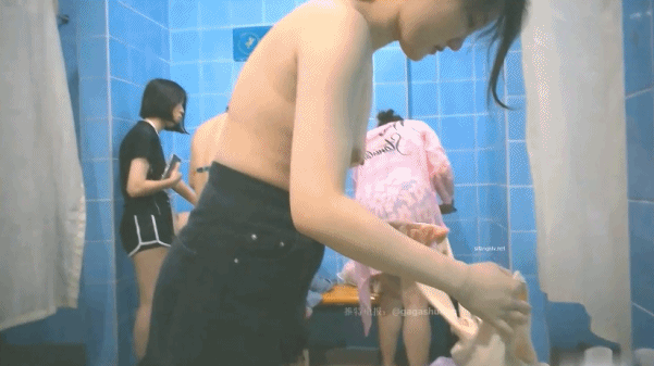 【稀缺浴室】多场景浴室温泉会所更衣室偷拍 （第一期），年轻美女众多，精挑细选的美乳，视觉冲击力极强，刺激震撼[4.46G]