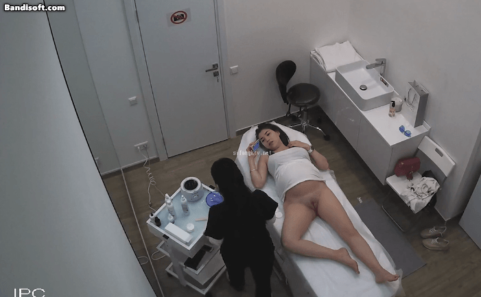 黑客破解美容院监控摄像头偷拍❤️几个颜值美少妇岔开腿脱B毛腋毛