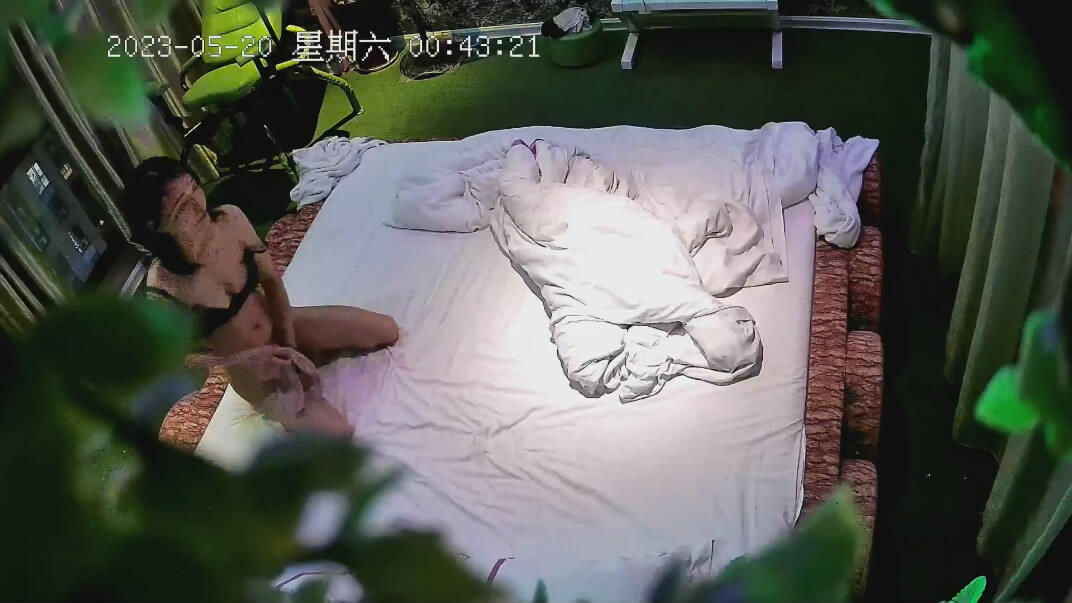 2023-5-20新流出酒店高清偷拍❤️黑色内衣气质女约着男友跨节叫声压抑婉转。听声可射