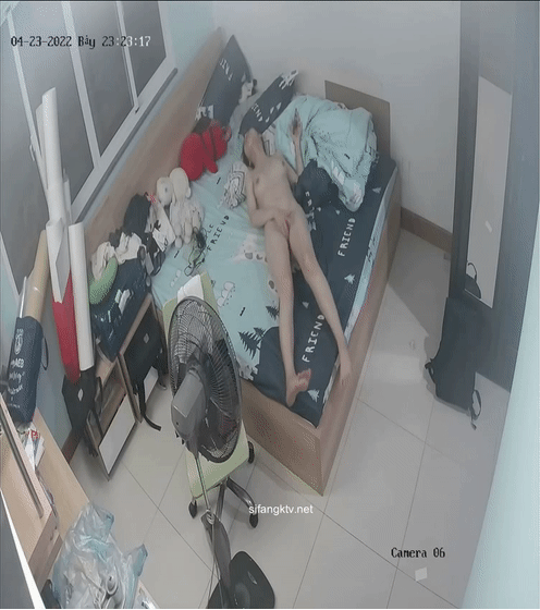 黑客 破解家庭网络摄像头偷拍❤️寂寞自慰 家里没个男人母女都能发展成女同