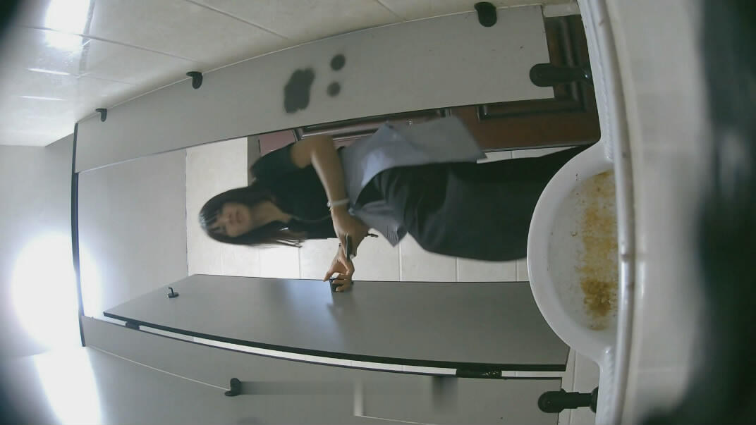 二月流出新系列大学城附近女厕 全景后拍❤️工厂下班来了不少少妇来蹭厕所眼镜短裙少妇费劲才解开裙子
