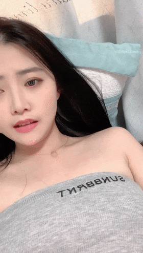 ⭐⭐⭐推荐，【Oni熊】，又一个大美女，越看越养眼，羞涩的露奶露逼，专属男友的少女胴体，一饱眼福真美~~~  ~ ~~~~~~~~~~~~~~~~~  ~ ~~ ~~！~⭐⭐⭐撸管佳作