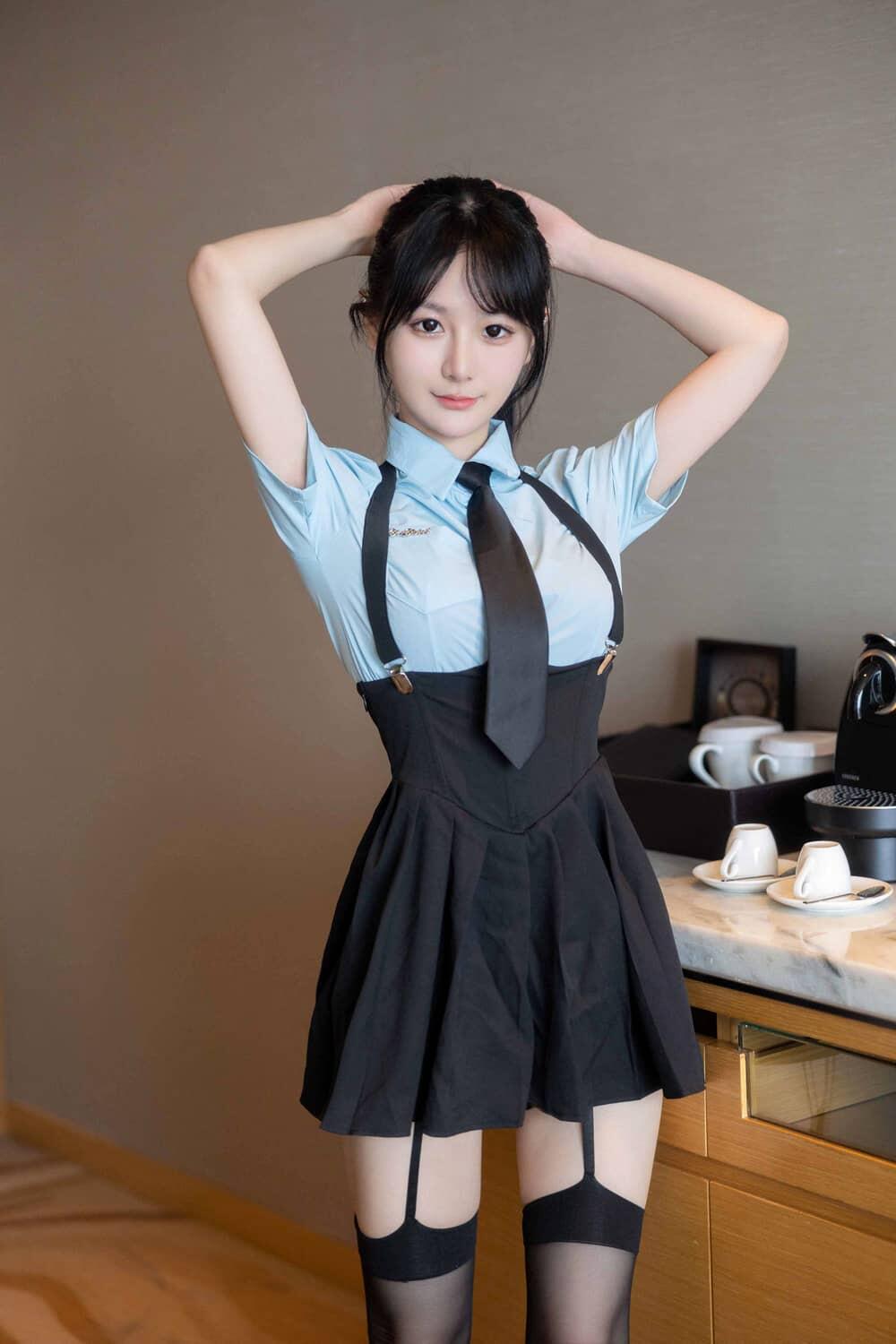 谢小蒽 - 蓝色衬衫 [99P1V945M]