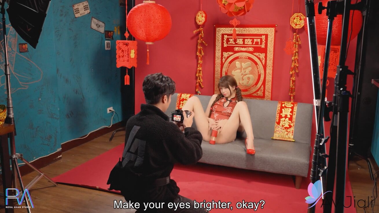 新生势力时代网黄精品⚡性感平面女模拍摄效果不佳，灵机一动与工作人员来了一场特殊拍摄方式，国语对话，无水原版2K画质