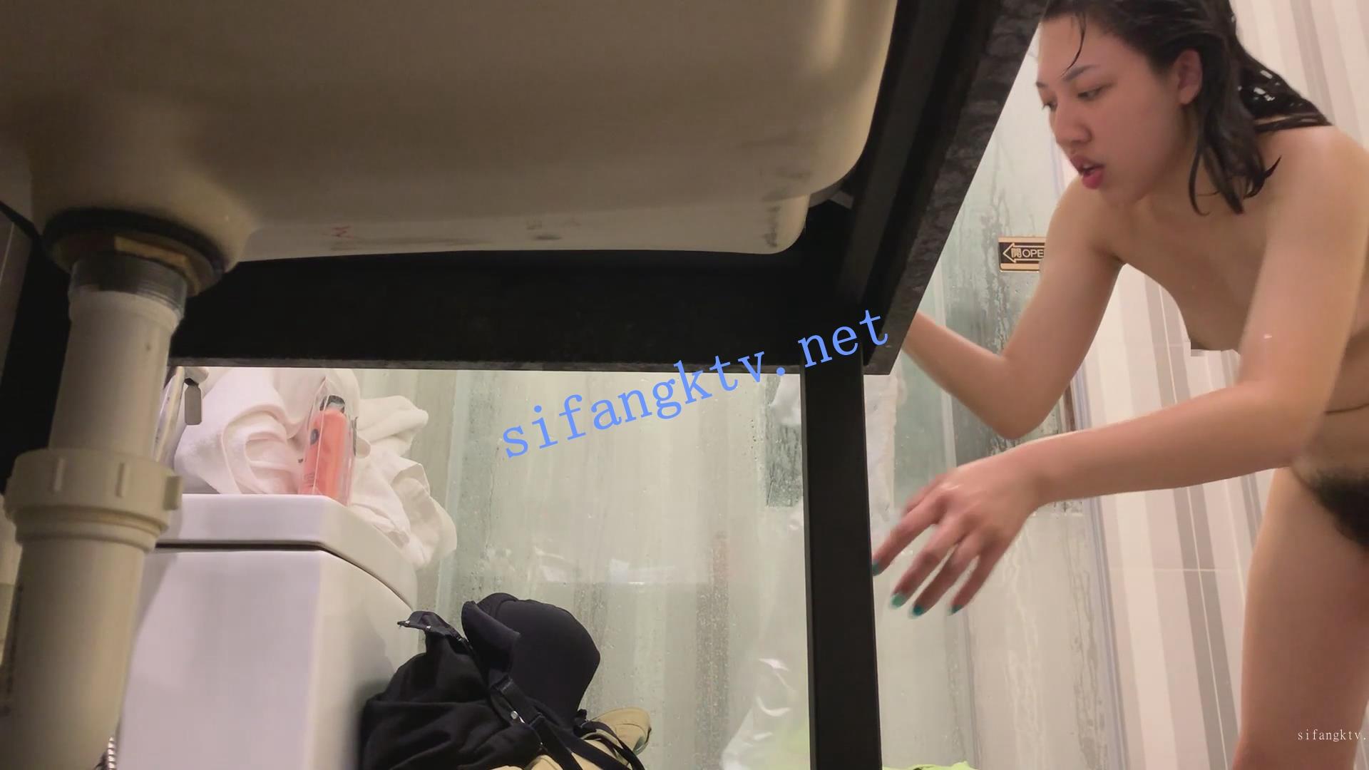 最新流出大神TP❤️拍提前在酒店卫生间放好设备偷拍到几个入住的女房客洗澡画质还不错