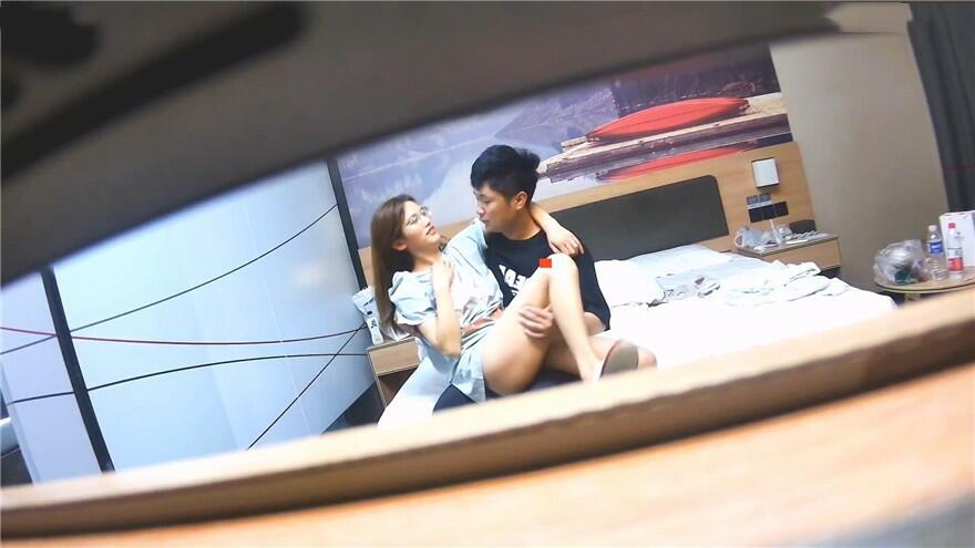 监控破解偷窥漂亮小美女和男友各种姿势啪啪啪
