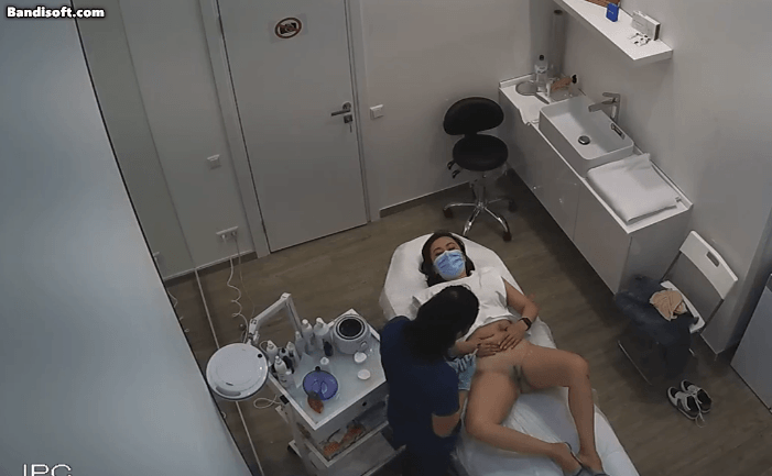 黑客破解美容院监控摄像头偷拍❤️几个颜值美少妇岔开腿脱B毛腋毛