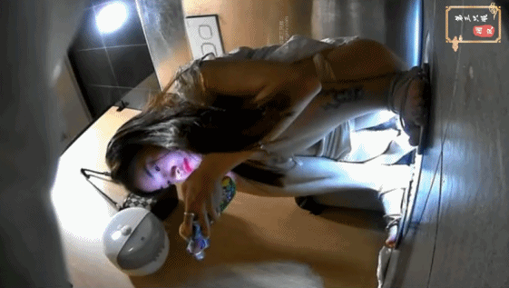 大神潜入商场女厕全景偷拍多位美女嘘嘘