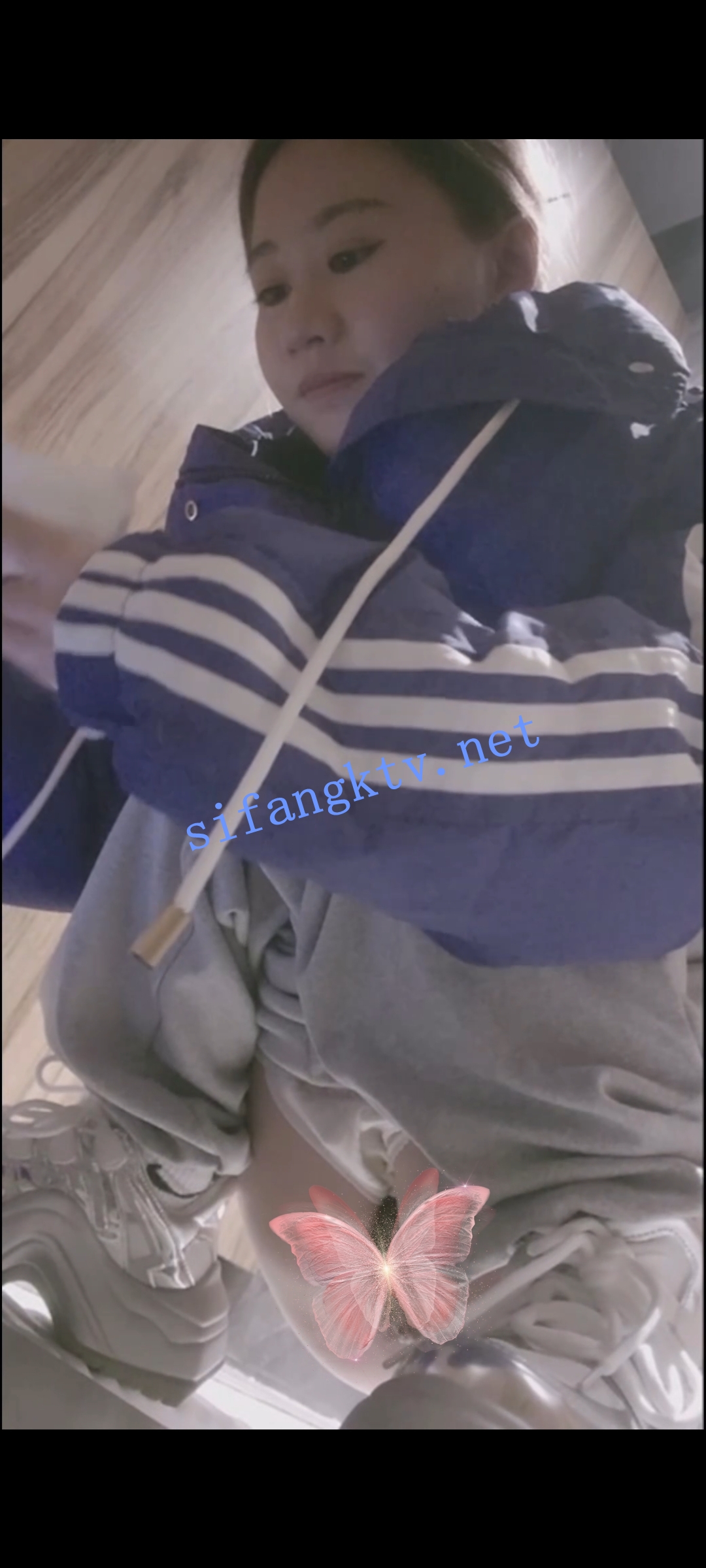 ⭐厕拍舞蹈教室极品身材嫩妹⭐⭐⭐眼镜少妇又拉又吐❤️