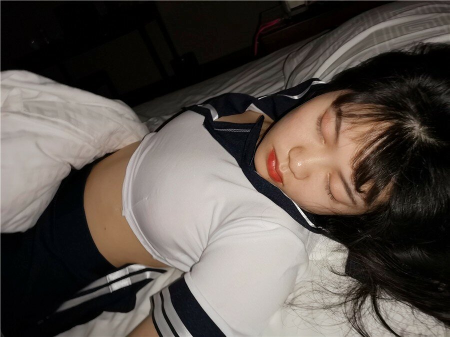 大神觊觎了很久的学妹❤️这回趁她不留神终于到手了换上黑白丝各种啪啪啪[3310M]