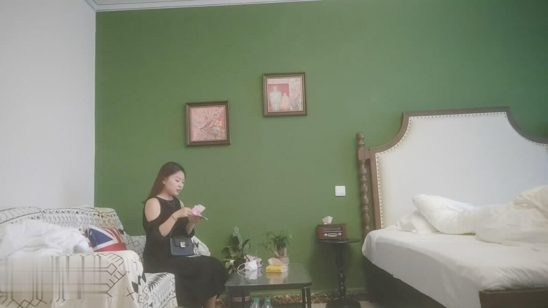 新片速递探花山鸡哥❤️高价约炮大学毕业不久的无业少女做爱配合任何姿势下面水多啪啪响适合调教