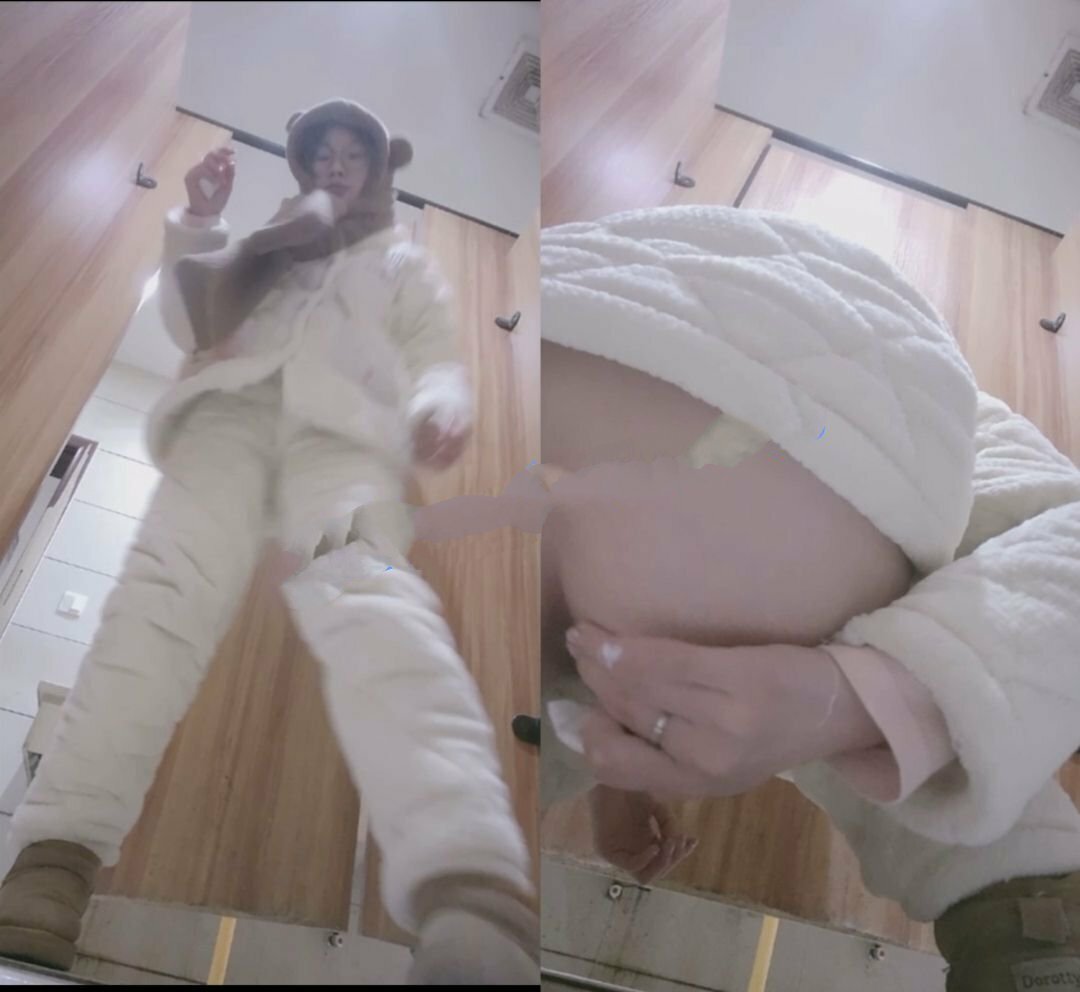三月最新私房大神极品收藏❤️厕拍高冷女同性恋的秘密⭐⭐⭐手电筒照射研究腿和逼