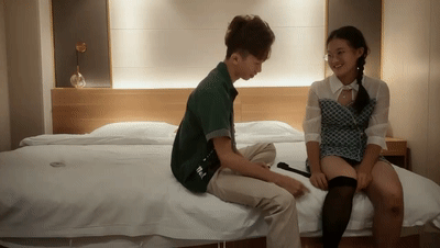 6-16补链【瘦子传媒工作室】极品麻花辫小妹，性格超好甜美，喜欢被舔逼，很主动各种姿势操