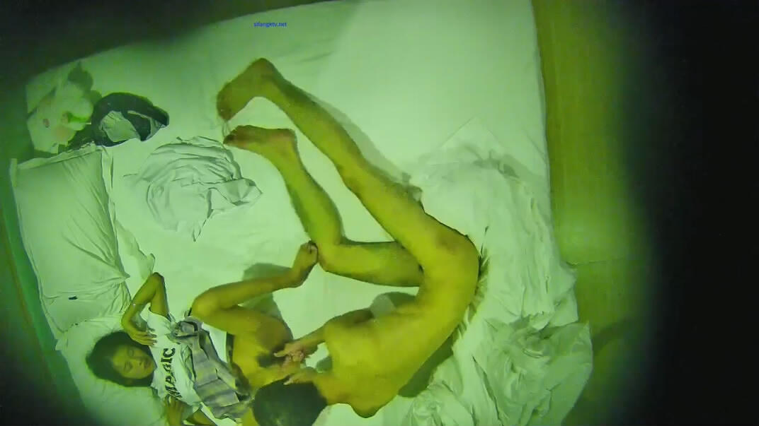 2023-7-14新流出酒店偷拍❤️JK白丝的苗条珍袖小女友和男友如胶似漆