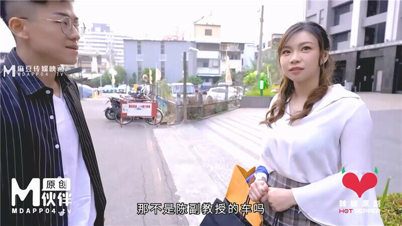 辣椒原创 HPP-0032 猥琐眼镜哥用裸照胁迫强奸巨乳妹-啤儿