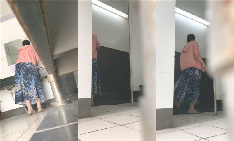 大神潜入单位女厕近距离偷窥长裙少妇的微毛小黑鲍