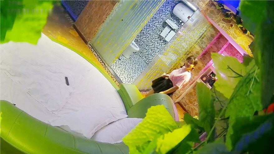 监控破解白白嫩嫩辫子妹和中年大叔酒店开房啪啪啪