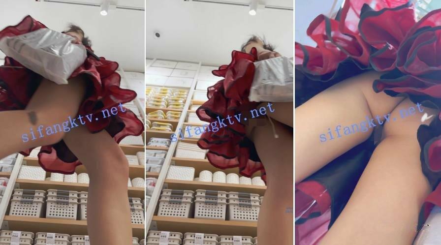 大神偷拍美女裙底风光❤️KFC ⭐年度精品.极品学生妹无内贴逼拍摄骚逼白色液体流出