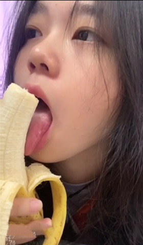 【极品反差婊】超高颜值❤️男友泄露❤️有视频裸聊，也有疯狂玩弄艹逼，简直爽歪歪，让人羡慕！