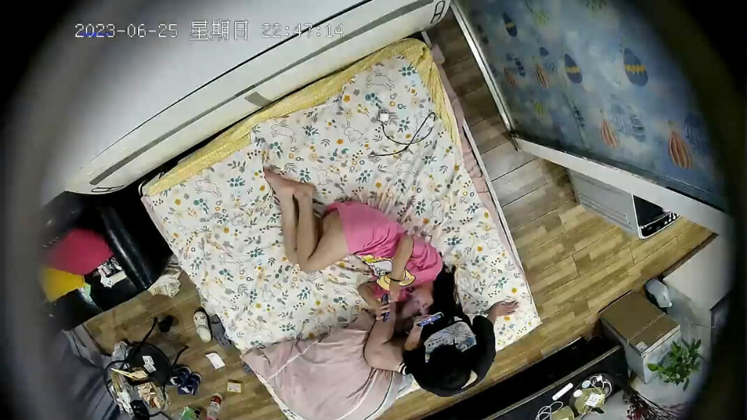 2023-6-26新流出酒店偷拍年轻情侣❣️妹子粉睡衣换上白丝被男友狂干一小时高潮了