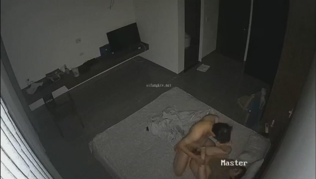 黑客破解家庭网络摄像头偷拍❤️貌似结婚没多久还没小孩的夫妻日常性生活站着也能草