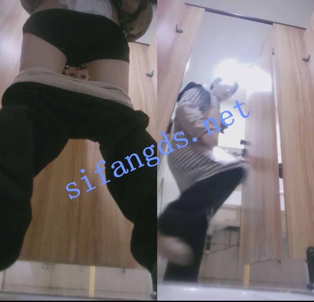 ⭐厕拍桌游亲身试玩⭐⭐⭐对着美女播放她的嫩逼⭐卫生巾