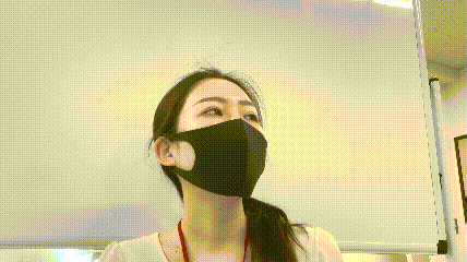 偷窥漂亮美女同事的奶子和裙底 这大奶子很诱惑 蓝内内性感屁屁
